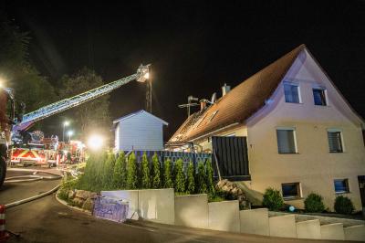 Horb-Dettingen: Gebaeudebrand mit einer toedlich verletzten Person